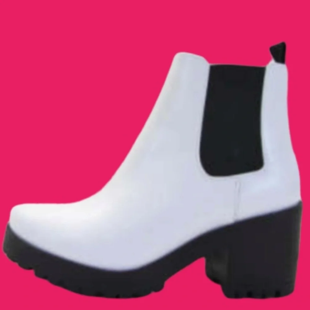 SODA white Jaber lug boots